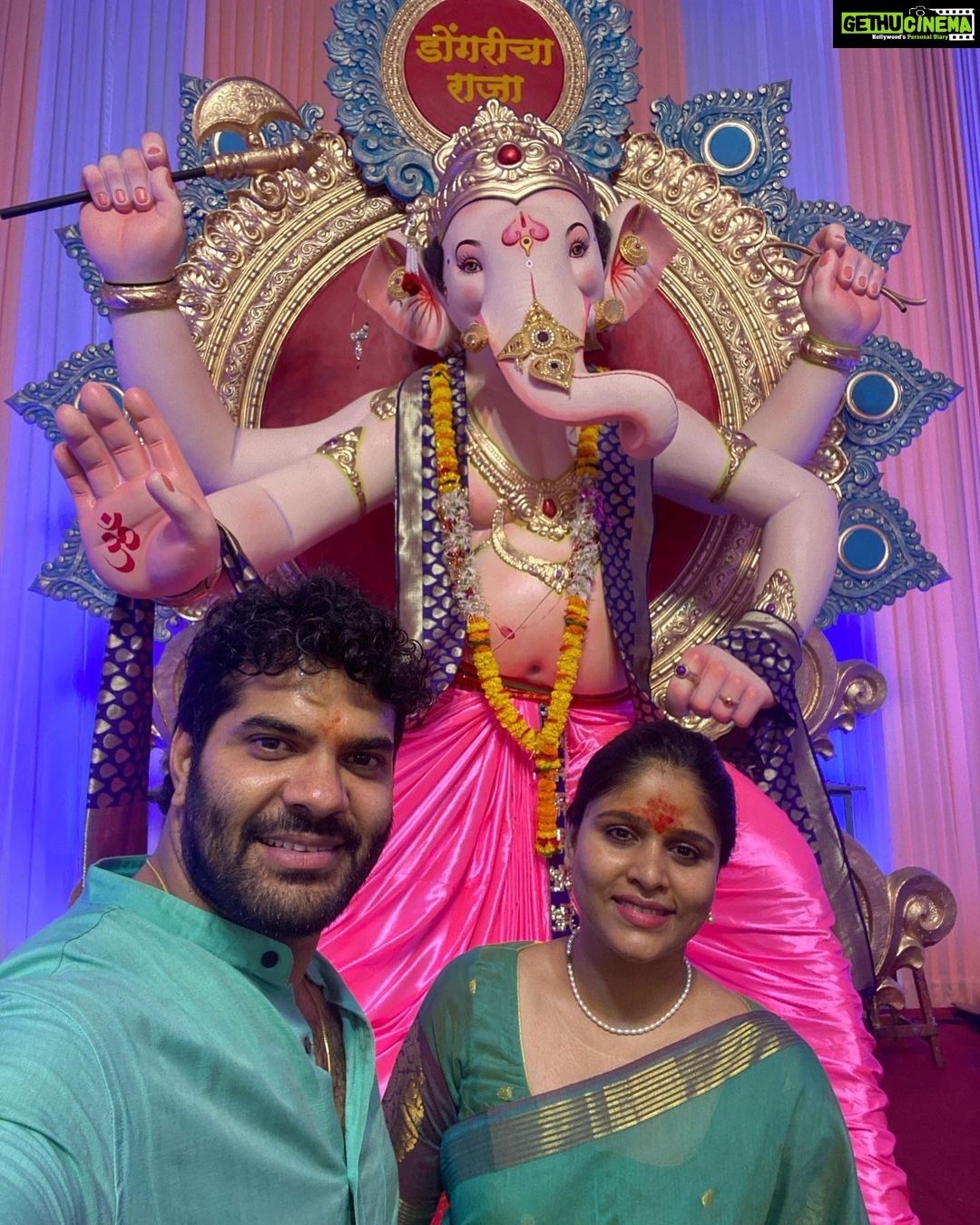 Akshaya Deodhar Instagram - गणपती चालले गावाला... चैन पडेना आम्हाला. बोला गणपती बाप्पा मोरया.. पुढच्या वर्षी लवकर या !! . . #festival #positivity #positivevibes #ganesha #lord #sanskar #sanskrit #parampara #bappa #bappamorya #blessed #blessings