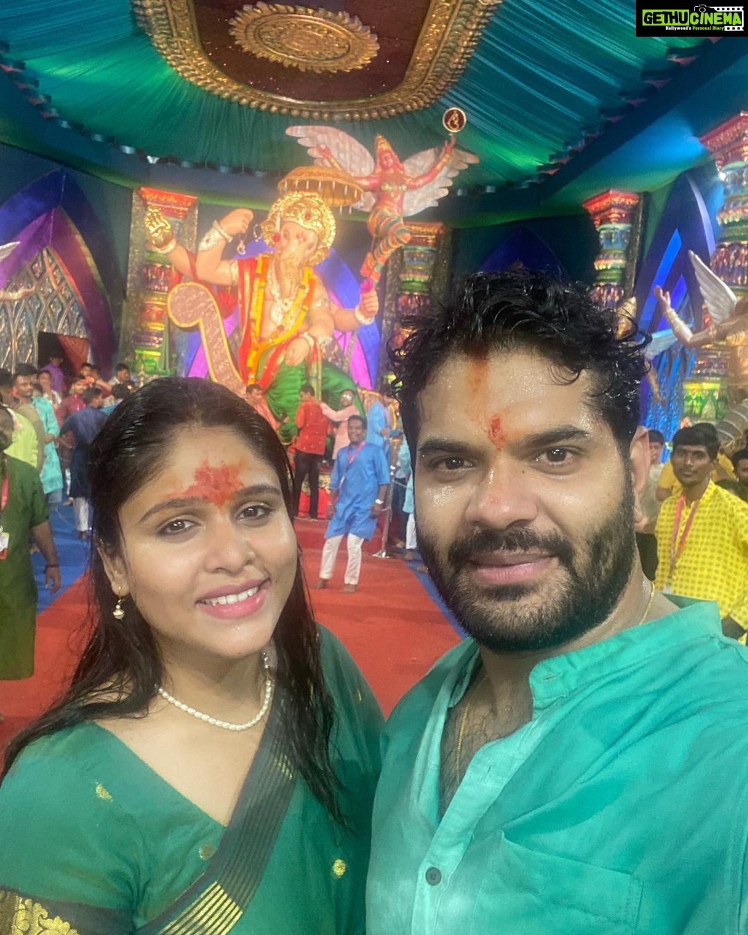 Akshaya Deodhar Instagram - गणपती चालले गावाला... चैन पडेना आम्हाला. बोला गणपती बाप्पा मोरया.. पुढच्या वर्षी लवकर या !! . . #festival #positivity #positivevibes #ganesha #lord #sanskar #sanskrit #parampara #bappa #bappamorya #blessed #blessings