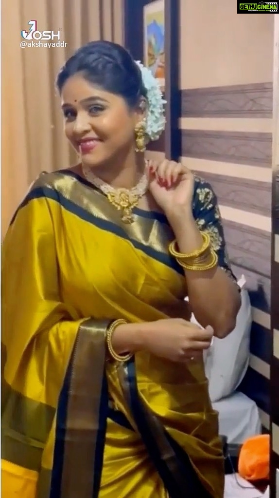 Akshaya Deodhar Instagram - चले ही जाना है…❤️ . . . Follow me on @josh.marathi @officialjoshapp for more exclusive videos. . . #AkshayaDeodhar #Josh #joshappofficial #JoshApp #JoshMarathi