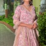 Akshaya Deodhar Instagram – Dil Jhoom Jhoom…!🥰
.
.
Beautiful dress by @asmiabha ❤️
Collaboration managed by @amru_tak 🤗
.
@officialjoshapp @josh.marathi 
.
#AkshayaDeodhar #Josh #JoshApp #JoshAppMarathi #joshmarathi