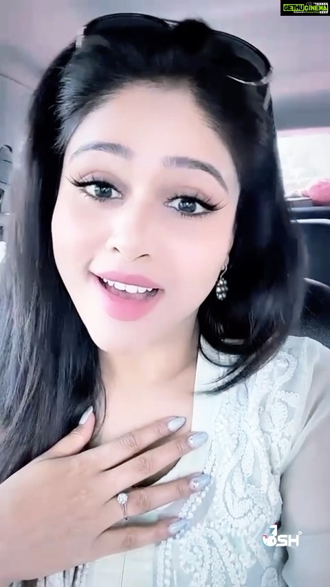 Akshaya Deodhar Instagram - I liked it… Cool!🥰 . . . . Follow me on @josh.marathi @officialjoshapp for more exclusive videos. . . #AkshayaDeodhar #Josh #RealHai #joshappofficial #JoshApp #JoshMarathi