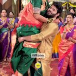 Akshaya Deodhar Instagram - @akshayaddr & @hardeek_joshi ‘s sweet moments from their Mangalagaur exclusively for you all! ❤️ . . . #akshayadeodhar #hardeekjoshi #exclusive #wmupdate #wechitramedia