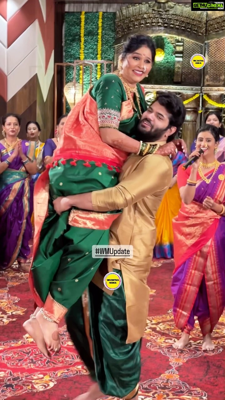 Akshaya Deodhar Instagram - @akshayaddr & @hardeek_joshi ‘s sweet moments from their Mangalagaur exclusively for you all! ❤️ . . . #akshayadeodhar #hardeekjoshi #exclusive #wmupdate #wechitramedia