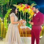 Akshaya Deodhar Instagram - Wowwwwwwww. . . ENGAGED @akshayaddr & @hardeek_joshi . . JUST ENGAGED @akshayaddr & @hardeek_joshi . . Make-up - @madhurikhese_makeupartist Hair - @komalpashankar_makeupartist Photographer - @yogendra_chavhan Mehendi - @arti_kobal_mehendi Nails - @glory_nails_by_arti Saree - @saudamini_handloom Jewellery- @grand_rental_jewellery Blouse - @grand_rental_boutique Styling - @shubhangi_styling Har - @swatiwaghcreation Mumbai -city of Dreams