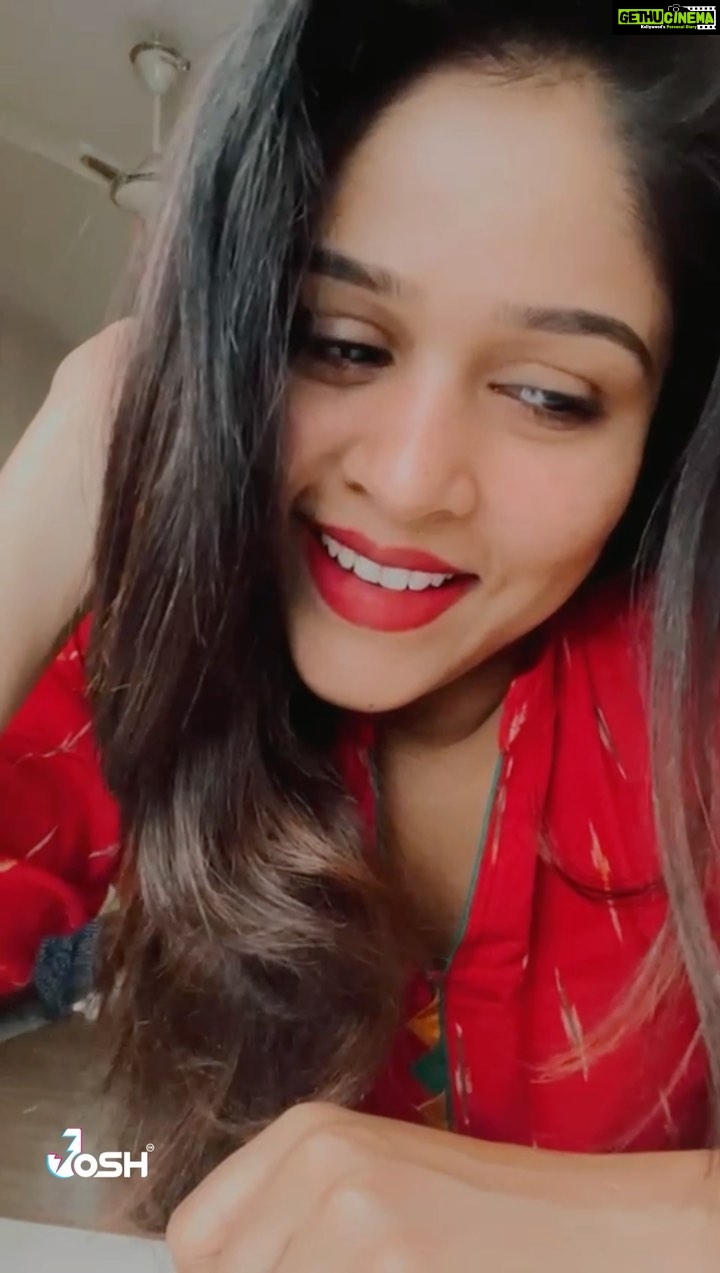 Akshaya Deodhar Instagram - Arere Are Yeh Kyaa Hua..?😍 . . . Follow me on @josh.marathi @officialjoshapp for more exclusive videos. . . #AkshayaDeodhar #Josh #joshappofficial #JoshApp #JoshMarathi