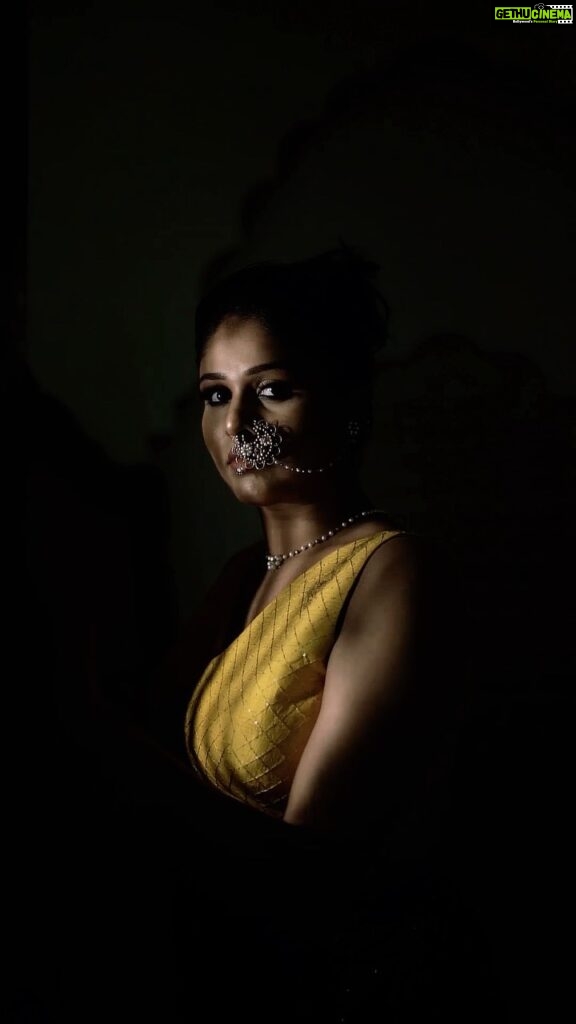 Akshaya Deodhar Instagram - 🌼 अक्षया 🌼 The Pearl & Brass Collection By Tantuh... "अक्षय म्हणजेच शाश्वत, अमर, अविनाशी" नावा इतकाच अक्षय असलेल्या, आपल्या नात्याचं प्रतिक म्हणजेच... 🌼 अक्षया कलेक्शन 🌼 दागिना तुमच्या आपल्या नात्याचा... In frame : @akshayaddr Jewellery : @Tantu_wirehandmadeartistry Akshaya Nath, Akshaya Earcuff Set and Akshaya Necklace with Bracelet Muah : @swatighodke_mua_official Outfit: @pratibimbpune @pratibimb_by_Ashwini_Bhosale_14 Videography by - @ashish_gulve_films @saptvidhi_production Location- @kalasystudios #akshaya #akshayadeodhar #akshayafans #akshayaddr #fashionlovers #heritageofindia #padwa #heritagejewellery #marathiactress #marathimulgi #actorslife #festivlove #festiveseasonspecial #maharashtian #instagram #fashionstyleblogs #wire #handmade #handmadejewelry #wirewrapped #wirejewelry #heritage #heritagejewellery #marathiactress #marathimulgi #actorslife #photography #nath #Tantuh #swatighodkemua Pune, Maharashtra