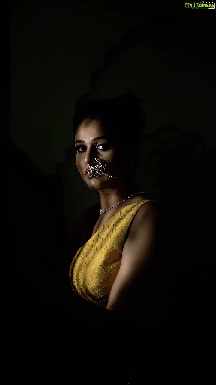 Akshaya Deodhar Instagram - ЁЯМ╝ рдЕрдХреНрд╖рдпрд╛ ЁЯМ╝ The Pearl & Brass Collection By Tantuh... "рдЕрдХреНрд╖рдп рдореНрд╣рдгрдЬреЗрдЪ рд╢рд╛рд╢реНрд╡рдд, рдЕрдорд░, рдЕрд╡рд┐рдирд╛рд╢реА" рдирд╛рд╡рд╛ рдЗрддрдХрд╛рдЪ рдЕрдХреНрд╖рдп рдЕрд╕рд▓реЗрд▓реНрдпрд╛, рдЖрдкрд▓реНрдпрд╛ рдирд╛рддреНрдпрд╛рдЪрдВ рдкреНрд░рддрд┐рдХ рдореНрд╣рдгрдЬреЗрдЪ... ЁЯМ╝ рдЕрдХреНрд╖рдпрд╛ рдХрд▓реЗрдХреНрд╢рди ЁЯМ╝ рджрд╛рдЧрд┐рдирд╛ рддреБрдордЪреНрдпрд╛ рдЖрдкрд▓реНрдпрд╛ рдирд╛рддреНрдпрд╛рдЪрд╛... In frame : @akshayaddr Jewellery : @Tantu_wirehandmadeartistry Akshaya Nath, Akshaya Earcuff Set and Akshaya Necklace with Bracelet Muah : @swatighodke_mua_official Outfit: @pratibimbpune @pratibimb_by_Ashwini_Bhosale_14 Videography by - @ashish_gulve_films @saptvidhi_production Location- @kalasystudios #akshaya #akshayadeodhar #akshayafans #akshayaddr #fashionlovers #heritageofindia #padwa #heritagejewellery #marathiactress #marathimulgi #actorslife #festivlove #festiveseasonspecial #maharashtian #instagram #fashionstyleblogs #wire #handmade #handmadejewelry #wirewrapped #wirejewelry #heritage #heritagejewellery #marathiactress #marathimulgi #actorslife #photography #nath #Tantuh #swatighodkemua Pune, Maharashtra