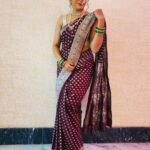Akshaya Deodhar Instagram - In love with this beautiful silver zari shalu ! ❤️ Shalu by - taichya sasubai😅 And this beautiful nath by @tantuh_wirehandmadeartistry Hair- @swatighodke_mua_official #maitrinichalagna Pune, Maharashtra
