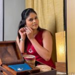 Akshaya Deodhar Instagram - Silver that shines brighter on you! @akshayaddr in aadyaa’s hammered special curated set @rumaanientertainment #silverjewelry #silver925 #handmadejewelry #handmadesilverjewelry #shortfilm #silvernecklace #silver #houseofaadyaa Aadyaa