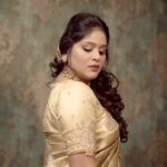 Akshaya Deodhar Instagram - This Day!🥰 This Look.❤️ This Saree!✨ Thank you @saudamini_handloom for this beautiful Pure Silk Kanjeevaram Saree.🤗 . . Saree by @saudamini_handloom Blouse by @nishfash_design_studio Makeup by @visagemakeover Hair by @nikita_kumavat_makeovers Jewellery by @chandrakalm_jewellery Hardeek’s Outfit by @theurbanstory_ Hardeek’s Makeup by @visagemakeover Venue: @avismara.celebrations Event: @bendrecaterers Decor by @wecorpevents Pictures by @sevenvowstories Event & PR by @wechitramedia @n.i.d.s_ . #अहा #AHa #AkshayaDeodhar #HardeekJoshi #Mangalagaur #Pujan #Blessed