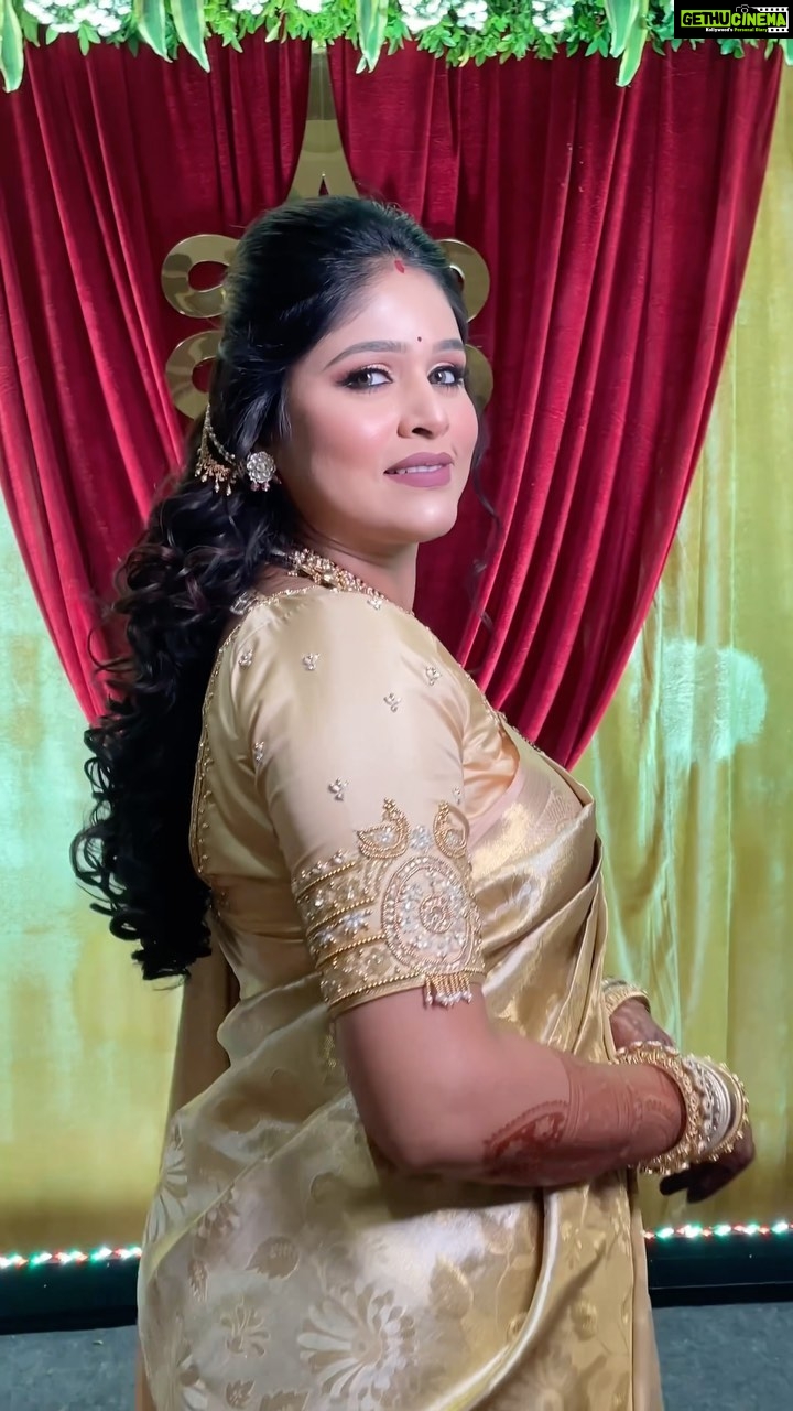 Akshaya Deodhar Instagram - 🤍✨ Makeup for @akshayaddr 💗 Makeup by @visagemakeover Hair by @nikita_kumavat_makeovers Saree by @saudamini_handloom Blouse by @nishfash_design_studio Jewellery by @chandrakalm_jewellery Venue: @avismara.celebrations Event: @bendrecaterers Event & PR by @wechitramedia @n.i.d.s_ Pune, Maharashtra