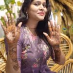 Akshaya Deodhar Instagram - ✨ मंगळागौर #MehendiSpecial ..!🌿✨ . This Beautiful Mehendi by @kkanchan_mehendi_ 😘 Location and pretty decor by @kalasystudios @amru_tak ❤️ . . #AkshayaDeodhar #Mangalagaur #Grateful ✨