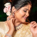 Akshaya Deodhar Instagram – सर सुखाची…!💛🤍
.
Makeup @visagemakeover
Hair @balikatandale.makeupartist
Saree by @karigaree_handmade 
Blouse by @outlookfashionhouse 
Jewellery by @chandrakalm_jewellery 
Photography @rvphotography78
Socials & PR by @wechitramedia @n.i.d.s_ 
.
#AkshayaDeodhar #AHA #Blessed