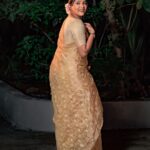 Akshaya Deodhar Instagram – सर सुखाची…!💛🤍
.
Makeup @visagemakeover
Hair @balikatandale.makeupartist
Saree by @karigaree_handmade
Blouse by @outlookfashionhouse
Jewellery by @chandrakalm_jewellery
Photography @rvphotography78
Socials & PR by @wechitramedia @n.i.d.s_
.
#AkshayaDeodhar #AHA #Blessed