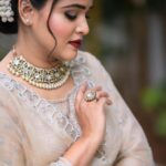 Akshaya Deodhar Instagram - Royally Beautiful..!✨🤍✨ . Makeup & Hair by @shinewithsakshi_ Outfit by @atarabynamitakataria Jewellery by @chandrakalm_jewellery Captured by @sevenvowstories Socials & PR by @wechitramedia @n.i.d.s_ . #AkshayaDeodhar #EventDiaries #navratri #navratrispecial #navratrievent #pune #indapur #blessed