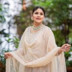 Akshaya Deodhar Instagram - Royally Beautiful..!✨🤍✨ . Makeup & Hair by @shinewithsakshi_ Outfit by @atarabynamitakataria Jewellery by @chandrakalm_jewellery Captured by @sevenvowstories Socials & PR by @wechitramedia @n.i.d.s_ . #AkshayaDeodhar #EventDiaries #navratri #navratrispecial #navratrievent #pune #indapur #blessed