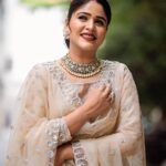 Akshaya Deodhar Instagram - Royally Beautiful..!✨🤍✨ . Makeup & Hair by @shinewithsakshi_ Outfit by @atarabynamitakataria Jewellery by @chandrakalm_jewellery Captured by @sevenvowstories Socials & PR by @wechitramedia @n.i.d.s_ . #AkshayaDeodhar #EventDiaries #navratri #navratrispecial #navratrievent #pune #indapur #blessed