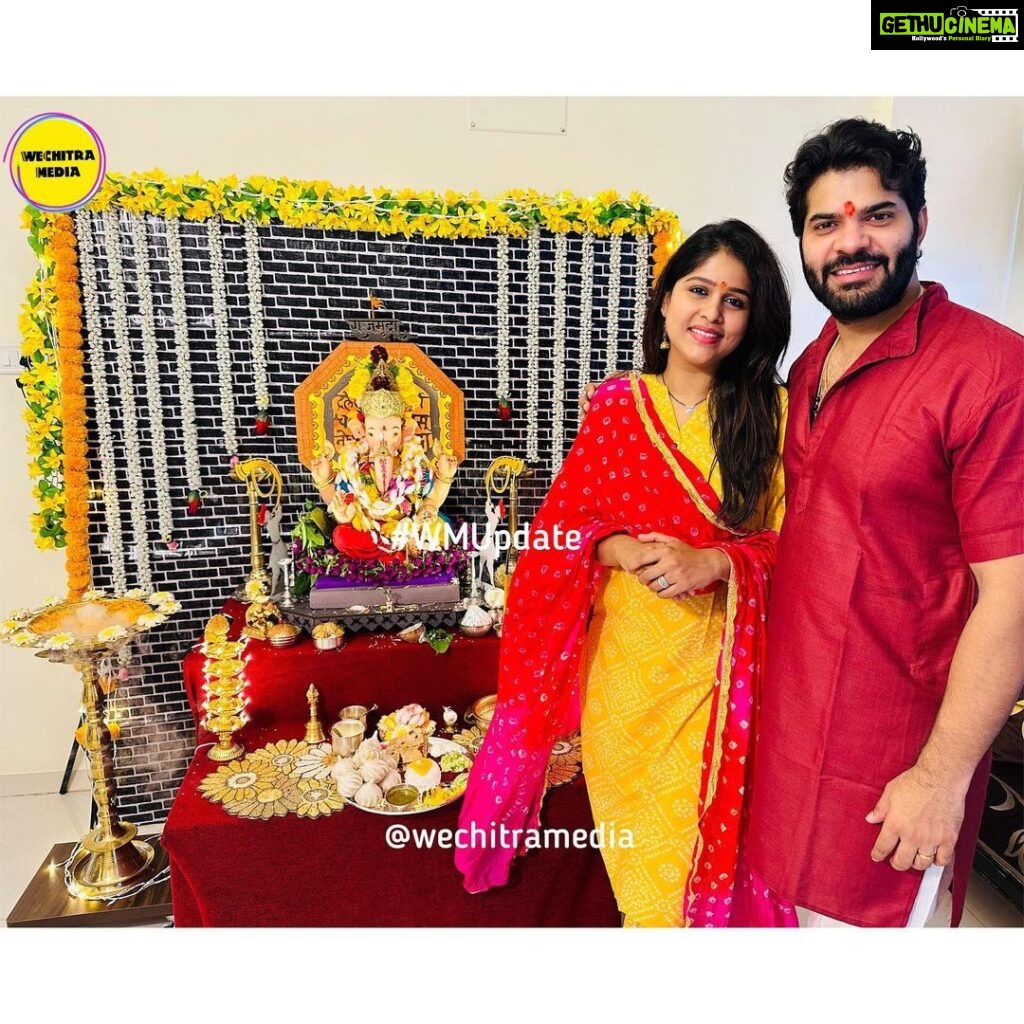 Akshaya Deodhar Instagram - Akshaya Deodhar & Hardeek Joshi celebrate their First Ganesh Chaturthi together in the most simple yet beautiful way!❤️ @akshayaddr @hardeek_joshi #WMUpdate #Exclusive #GanpatiBappaMoraya #AkshayaDeodhar #HardeekJoshi