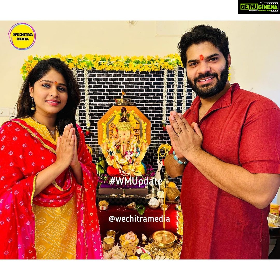 Akshaya Deodhar Instagram - Akshaya Deodhar & Hardeek Joshi celebrate their First Ganesh Chaturthi together in the most simple yet beautiful way!❤️ @akshayaddr @hardeek_joshi #WMUpdate #Exclusive #GanpatiBappaMoraya #AkshayaDeodhar #HardeekJoshi