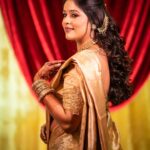 Akshaya Deodhar Instagram - मंगळागौर पुजन…🙏🏻✨ . Makeup by @visagemakeover Hair by @nikita_kumavat_makeovers Saree by @saudamini_handloom Blouse by @nishfash_design_studio Jewellery by @chandrakalm_jewellery Hardeek’s Outfit by @theurbanstory_ Hardeek’s Makeup by @visagemakeover Venue: @avismara.celebrations Event: @bendrecaterers Decor by @wecorpevents Pictures by @sevenvowstories Event & PR by @wechitramedia @n.i.d.s_ . #अहा #AHa #AkshayaDeodhar #HardeekJoshi #Mangalagaur #Pujan #Blessed