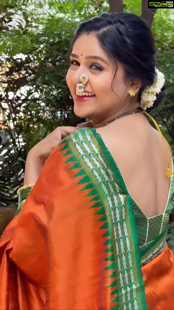 Akshaya Deodhar Instagram - चाफा बोलेना...!🥰 . Hair & Makeup by @shinewithsakshi_ Saree by @karigaree_handmade PR & Socials by @wechitramedia @n.i.d.s_ . . #AkshayaDeodhar #navratri #navratrispecial #navratri2023 #blessed