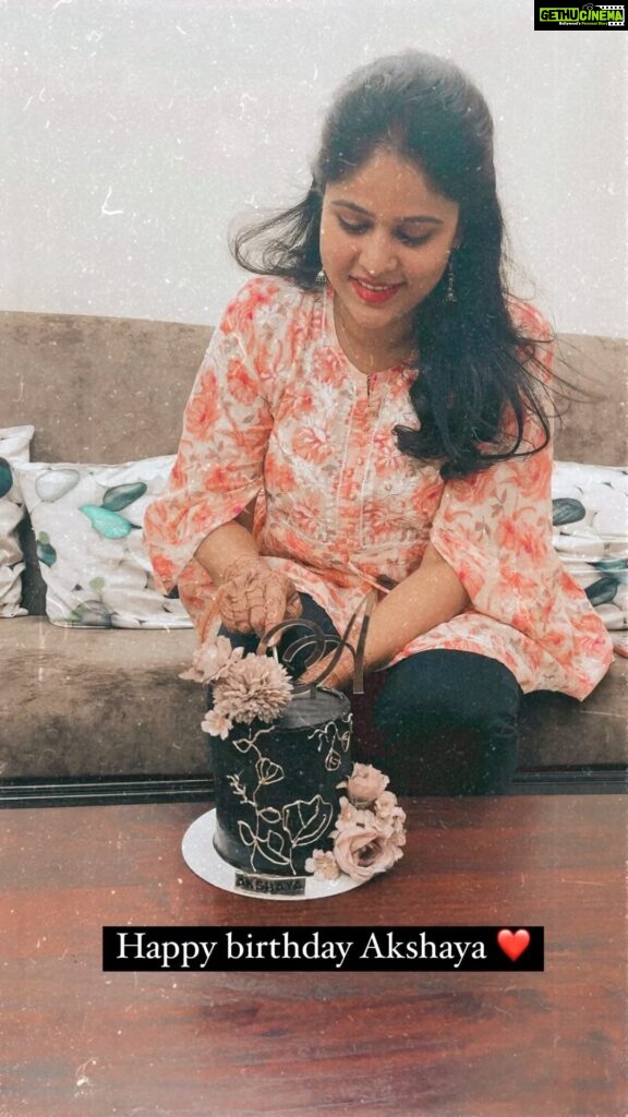 Akshaya Deodhar Instagram - Happy birthday Akshaya❤️ love u lots 😍 Beautiful cake by - @_artsy_baker_ Pune, Maharashtra