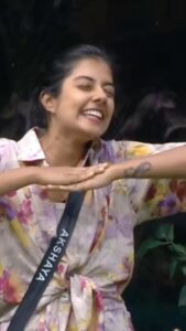 Akshaya Udayakumar Instagram - Orey oru point 😎😝