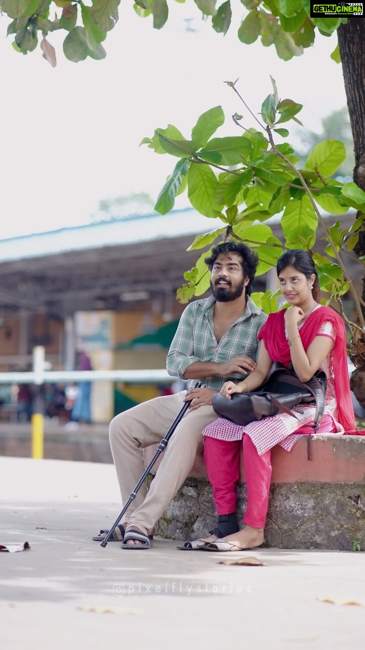 Akshaya Udayakumar - 608.4K Likes - Kadhal ๐ค @akshaya__udayakumar
VC: @cloudsbyvibin