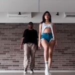 Alaya F Instagram - Listened to Dil Ko Hazar Bar and decided I had to dance to it atleast ek bar 🤷🏻‍♀️🙄 Choreographed by and in frame : @yasshkadamm 🖤