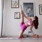Alaya F Instagram – Back to yoga after a long long break, so reel toh banana hi tha 🤷🏻‍♀️

@pujiwoo