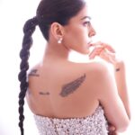 Alaya F Instagram – A girl and her pearls for #ElleBeautyAwards2023 🤍 @elleindia 

Photos by @pixel.exposures 
Make up by @makeupbyriddhima
Hair by @souravv_roy_ 
Styled by @sheefajgilani 
Style team – @jhanvkhatwani_ @astha_kothari

Outfit – @gretelz.milano
Accessories – @goldenwindow 
Footwear – @stevemaddenindia