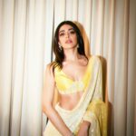 Alaya F Instagram - Diwali season begins 💛✨ Wearing @manishmalhotraworld Photos by @pixel.exposures Styled by @sheefajgilani Make up by @reshmaamerchant Hair by @hairstylist_madhav2.0 jewels: @notandas_jewellers assistant: @jhanvikhatwani_ intern: @eshawadhwa30