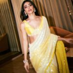 Alaya F Instagram - Diwali season begins 💛✨ Wearing @manishmalhotraworld Photos by @pixel.exposures Styled by @sheefajgilani Make up by @reshmaamerchant Hair by @hairstylist_madhav2.0 jewels: @notandas_jewellers assistant: @jhanvikhatwani_ intern: @eshawadhwa30
