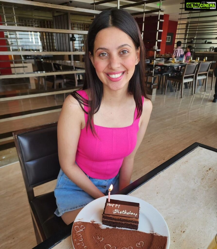 Alice Kaushik Instagram - Can I go where you go? Can we always be this close Forever and ever Take me out and take me home You're my my my my my my lover 💗💗🧿🧿 #BirthdayLunchWithMyHuman 🎂😘 Westin hotel...Goregaon(east)