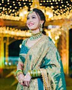 Alisha Prajapati Instagram - the day my bestie married her bestie 🫶🏻 | 14.12.2022

🧷 Look Deets 
Lehenga @jiviva_ 
Jewellery @mansi.jewels 
MUAH @ar_makeupofficial
Nails by @daisynailstudio 
Shot by @karanghodapictures
