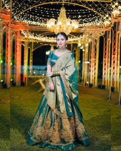 Alisha Prajapati Instagram - the day my bestie married her bestie 🫶🏻 | 14.12.2022

🧷 Look Deets 
Lehenga @jiviva_ 
Jewellery @mansi.jewels 
MUAH @ar_makeupofficial
Nails by @daisynailstudio 
Shot by @karanghodapictures