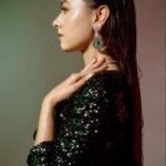 Alisha Prajapati Instagram - Channeling my inner disco diva with this glittery glam in @thethreadsdesignerstudio and by @makeupbyhitusha ✨🤍
