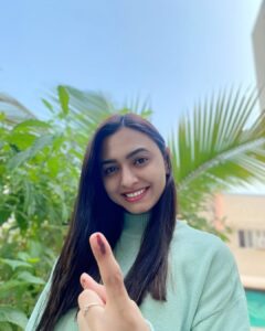 Alisha Prajapati Instagram - ગુજરાતીઓ VOTE is up? 

#doyourbit #voteforbetterfuture #elections #election2022 #alishaprajapati