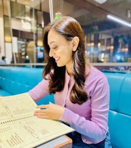 Alisha Prajapati Instagram - Pov : It’s a date night and he says , "Why do you always have to go through the menu if you’re going to order your usual.I mean i know you’re gonna have your sada dosa". :p 🍽️♨️ 

ps when he knows you so well <3 

Also look at my freshly colored hair standing out. 😍 Thank you for having my back. @simran.tekchandanii @the.spotlight.salon ♥️
