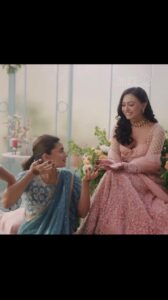 Alisha Prajapati Instagram - The cutest mumma to be, being my bridesmaid, reel life me hi sahi! ✨ छोटी छोटी ख़ुशियाँ 🧡 
@aliaabhatt 💓 @aurelia_womenswear