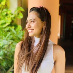 Alisha Prajapati Instagram - Promise me you’ll never let anything or anyone define your worth, make you feel like you’re not good enough, like you didn’t make the cut. The right people will love you whole heartedly and you won’t feel a need to change or improve anything about yourself to fit a mold. Because you can be the best version of yourself and that still won’t be good enough for what’s not meant for you. You are perfect exactly as you are and the right people will see that, and what’s meant for you will be yours no matter what. 🤍