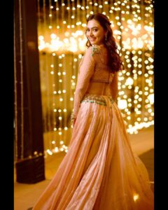 Alisha Prajapati Instagram - When your best friend is the bride, it has to be special ♥️ 
13.12.2022 | Megha & Romil’s Sangeet Night ✨

🧷 Look Deets 
Lehenga @jiviva_ 
Jewellery @mansi.jewels 
MUAH @ar_makeupofficial
Nails by @daisynailstudio 
Shot by @karanghodapictures