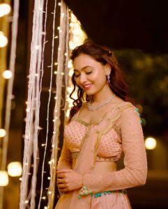 Alisha Prajapati Instagram - When your best friend is the bride, it has to be special ♥️ 
13.12.2022 | Megha & Romil’s Sangeet Night ✨

🧷 Look Deets 
Lehenga @jiviva_ 
Jewellery @mansi.jewels 
MUAH @ar_makeupofficial
Nails by @daisynailstudio 
Shot by @karanghodapictures