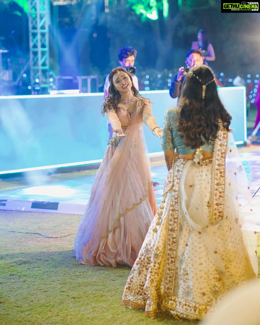 Alisha Prajapati - 1.8K Likes - When your best friend is the bride, it has to be special ♥️
13.12.2022 | Megha & Romil’s Sangeet Night ✨
🧷 Look Deets
Lehenga @jiviva_
Jewellery @mansi.jewels
MUAH @ar_makeupofficial
Nails by @daisynailstudio
Shot by @karanghodapictures