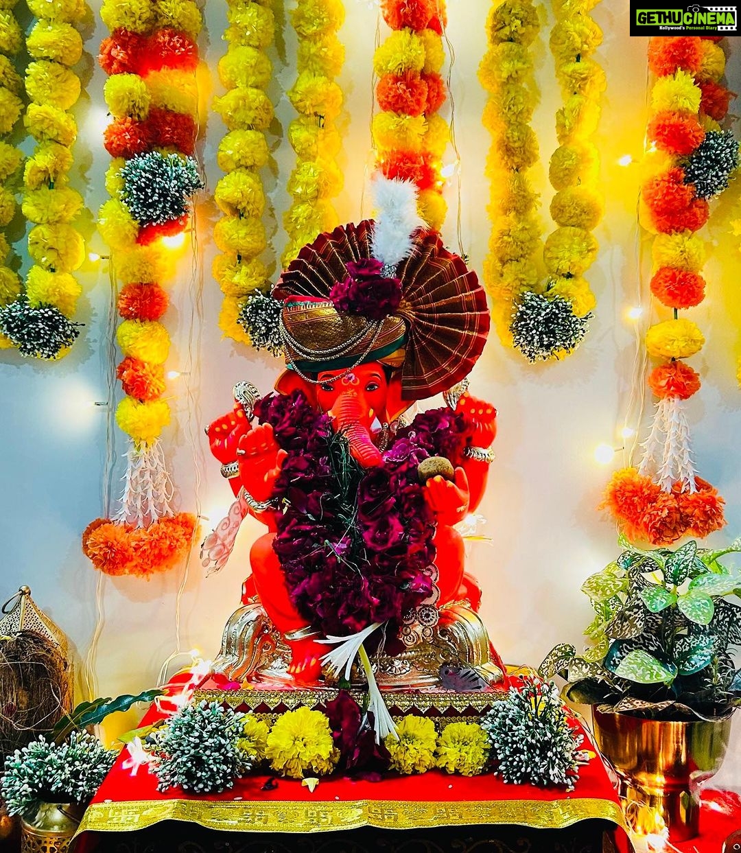 Alisha Prajapati Instagram - Cherish the moments, seek the blessings, and say, 'गणपति बप्पा मोरया' 🙌🌹