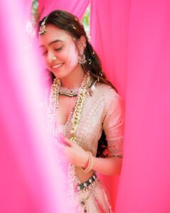 Alisha Prajapati Instagram - As we celebrate this colorful festival, let us take a moment to appreciate the love and devotion between Radha and Krishna. Their divine love story reminds us that true love is selfless, pure and eternal. 
May the colors of Holi bring joy, happiness, and prosperity to your life. Let us all come together to celebrate the victory of good over evil and the triumph of love over hate. 
Wishing the eternal and divine love of Radha Krishna to everyone this Holi. 💗 

For @Asopalav
In frame with me @vishal_d_o_p 
Styling by @drashtigajjar94
Makeup and hair by @aanalsavaliya and team 
Shot by @kpfilms31 @yess_drama