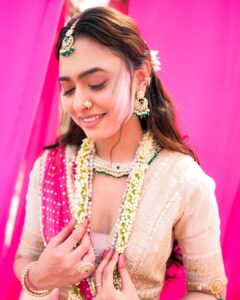 Alisha Prajapati Instagram - As we celebrate this colorful festival, let us take a moment to appreciate the love and devotion between Radha and Krishna. Their divine love story reminds us that true love is selfless, pure and eternal. 
May the colors of Holi bring joy, happiness, and prosperity to your life. Let us all come together to celebrate the victory of good over evil and the triumph of love over hate. 
Wishing the eternal and divine love of Radha Krishna to everyone this Holi. 💗 

For @Asopalav
In frame with me @vishal_d_o_p 
Styling by @drashtigajjar94
Makeup and hair by @aanalsavaliya and team 
Shot by @kpfilms31 @yess_drama