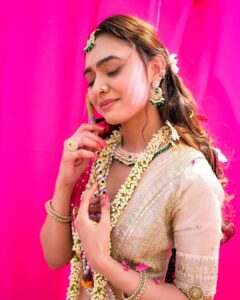 Alisha Prajapati Instagram - As we celebrate this colorful festival, let us take a moment to appreciate the love and devotion between Radha and Krishna. Their divine love story reminds us that true love is selfless, pure and eternal. 
May the colors of Holi bring joy, happiness, and prosperity to your life. Let us all come together to celebrate the victory of good over evil and the triumph of love over hate. 
Wishing the eternal and divine love of Radha Krishna to everyone this Holi. 💗 

For @Asopalav
In frame with me @vishal_d_o_p 
Styling by @drashtigajjar94
Makeup and hair by @aanalsavaliya and team 
Shot by @kpfilms31 @yess_drama