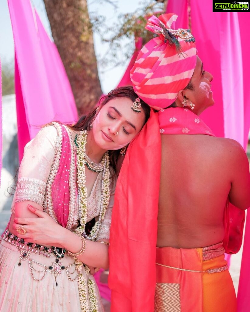 Alisha Prajapati Instagram - As we celebrate this colorful festival, let us take a moment to appreciate the love and devotion between Radha and Krishna. Their divine love story reminds us that true love is selfless, pure and eternal. May the colors of Holi bring joy, happiness, and prosperity to your life. Let us all come together to celebrate the victory of good over evil and the triumph of love over hate. Wishing the eternal and divine love of Radha Krishna to everyone this Holi. 💗 For @Asopalav In frame with me @vishal_d_o_p Styling by @drashtigajjar94 Makeup and hair by @aanalsavaliya and team Shot by @kpfilms31 @yess_drama