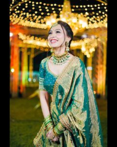Alisha Prajapati Instagram - the day my bestie married her bestie 🫶🏻 | 14.12.2022

🧷 Look Deets 
Lehenga @jiviva_ 
Jewellery @mansi.jewels 
MUAH @ar_makeupofficial
Nails by @daisynailstudio 
Shot by @karanghodapictures